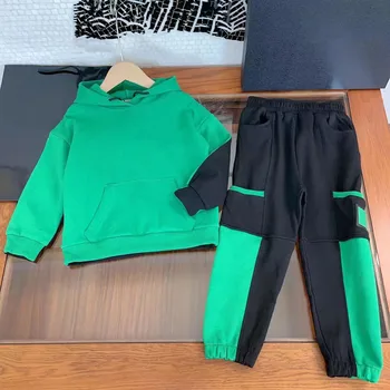 2023 Есенен детски комплект Висококачествен зелен черен пуловер + панталон Бутиков младежки комплект дрехи Мода Момичета Дрехи за момчета 4 т