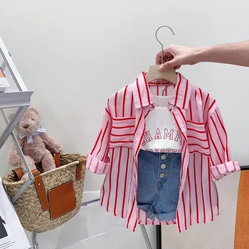 Костюм за момичета 2023 Нова пролет лято корейски мода стил комплекти бебе момиче шарени дълъг ръкав риза жилетка твърди шорти три части