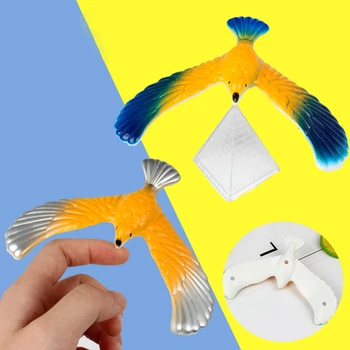 Случаен цвят детски новост баланс орел птица модел баланс птица пъзел montai декорация на дома играчка детски подарък домашна играчка
