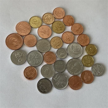 Случайни 30 монети от различни страни Истинска оригинална монета Световна колекция Коледна колекция Подарък Сувенирен комплект